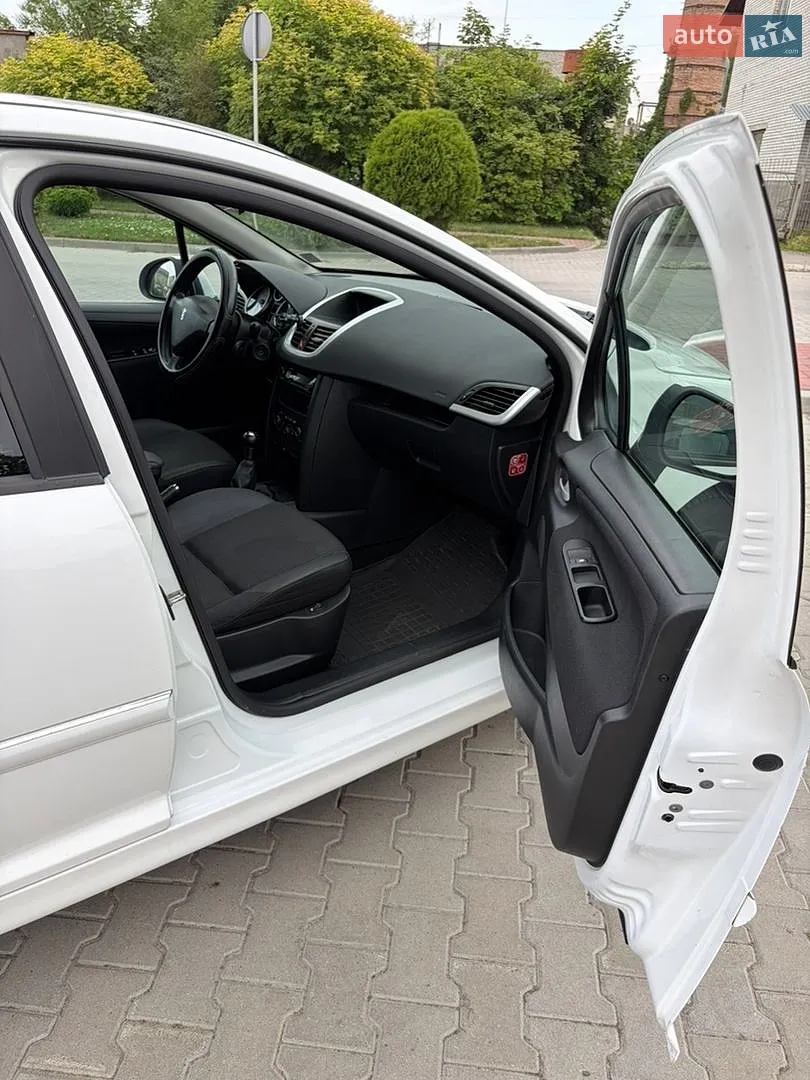 2010 Peugeot 207 - мініатюра 12