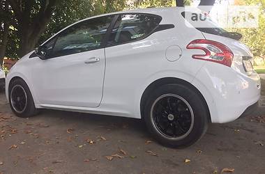 Хэтчбек Peugeot 208 2014 в Ровно