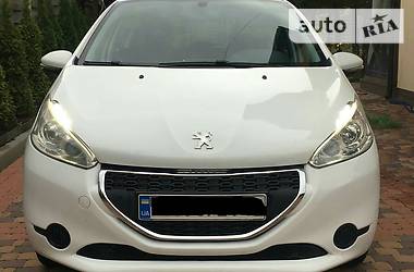 Хетчбек Peugeot 208 2015 в Києві