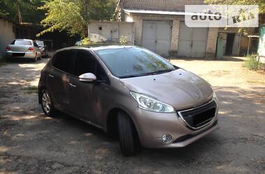 Хетчбек Peugeot 208 2014 в Києві