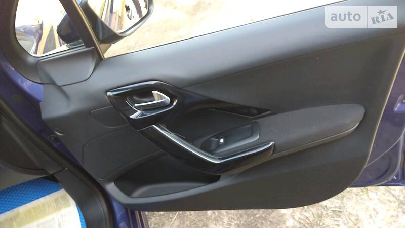 Хетчбек Peugeot 208 2013 в Львові фото 10 Хетчбек Peugeot 208 2013 в Львові
