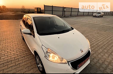 Хетчбек Peugeot 208 2014 в 