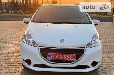 Хетчбек Peugeot 208 2014 в 