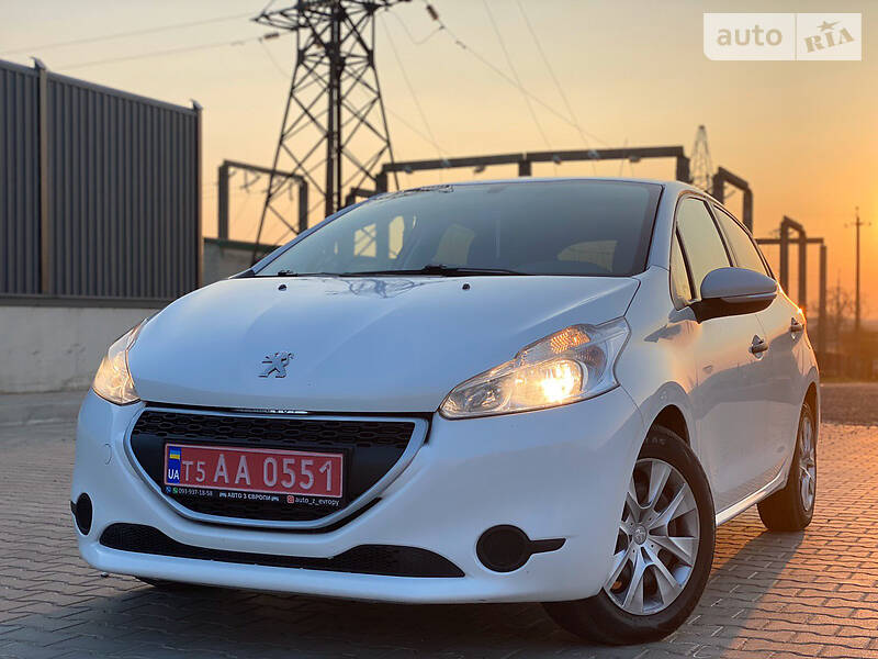 Хетчбек Peugeot 208 2014 в 