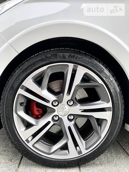 Хетчбек Peugeot 208 2014 в Харкові