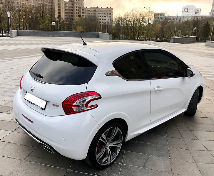 Хетчбек Peugeot 208 2014 в Харкові