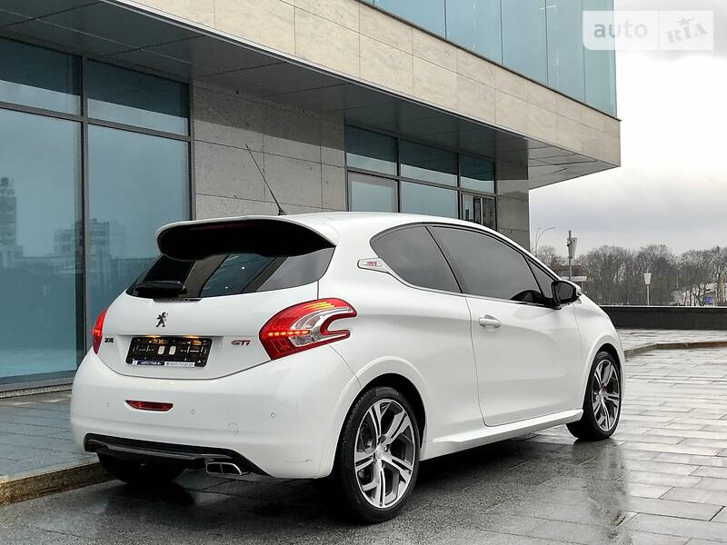 Хетчбек Peugeot 208 2014 в Харкові