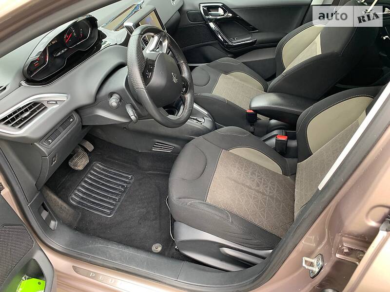 Хетчбек Peugeot 208 2014 в Вінниці