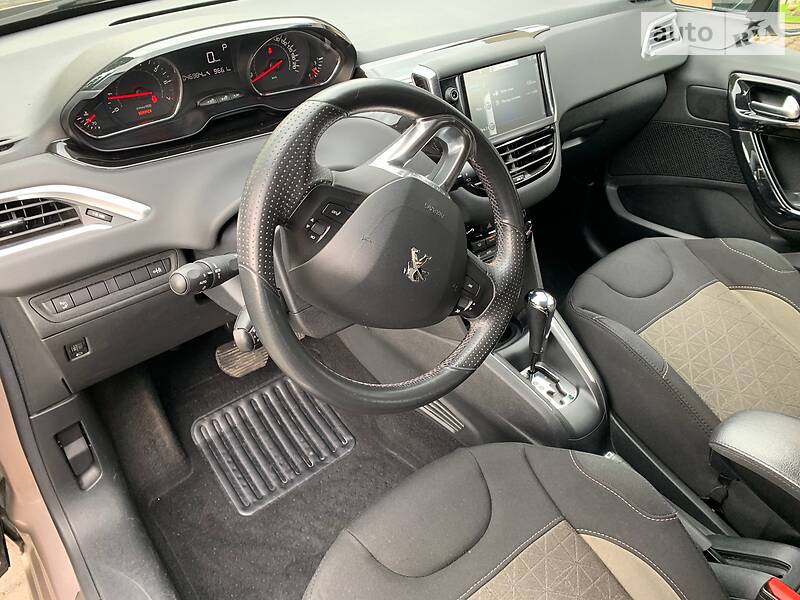 Хетчбек Peugeot 208 2014 в Вінниці