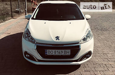 Хэтчбек Peugeot 208 2016 в Теребовле