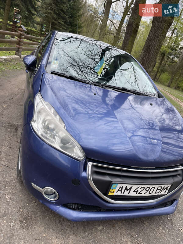Хетчбек Peugeot 208 2013 в Баранівці