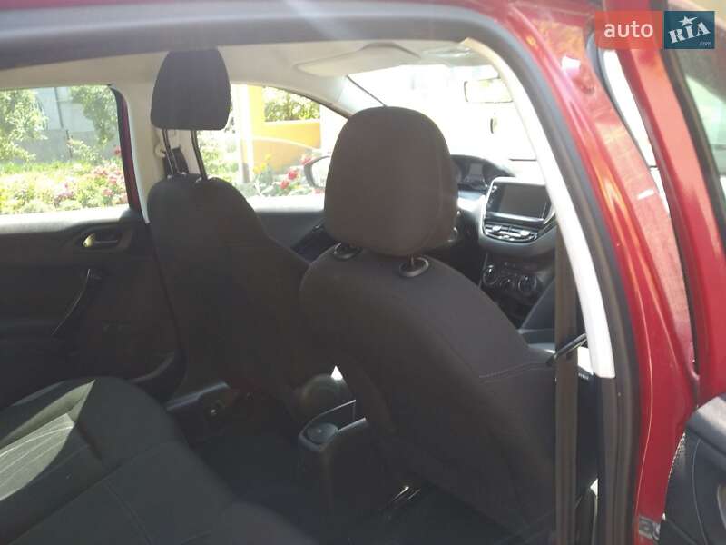 Хетчбек Peugeot 208 2014 в Хмельницькому