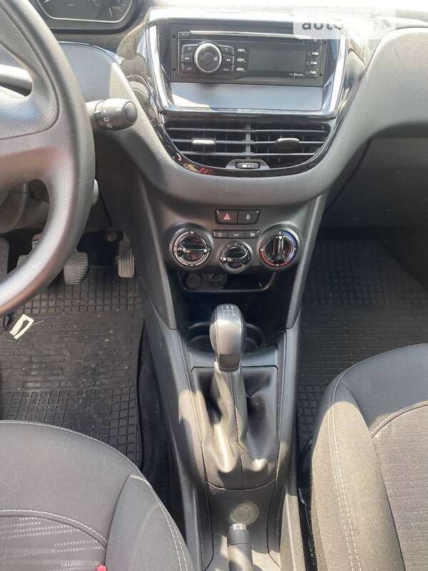Хетчбек Peugeot 208 2016 в Черкасах