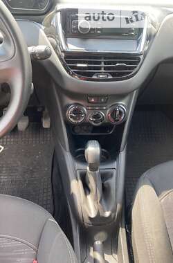 Хэтчбек Peugeot 208 2016 в 