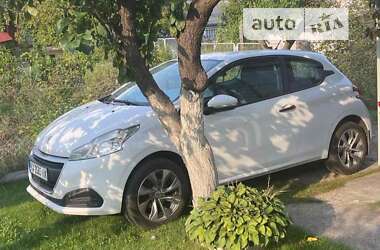 Хетчбек Peugeot 208 2016 в Черкасах