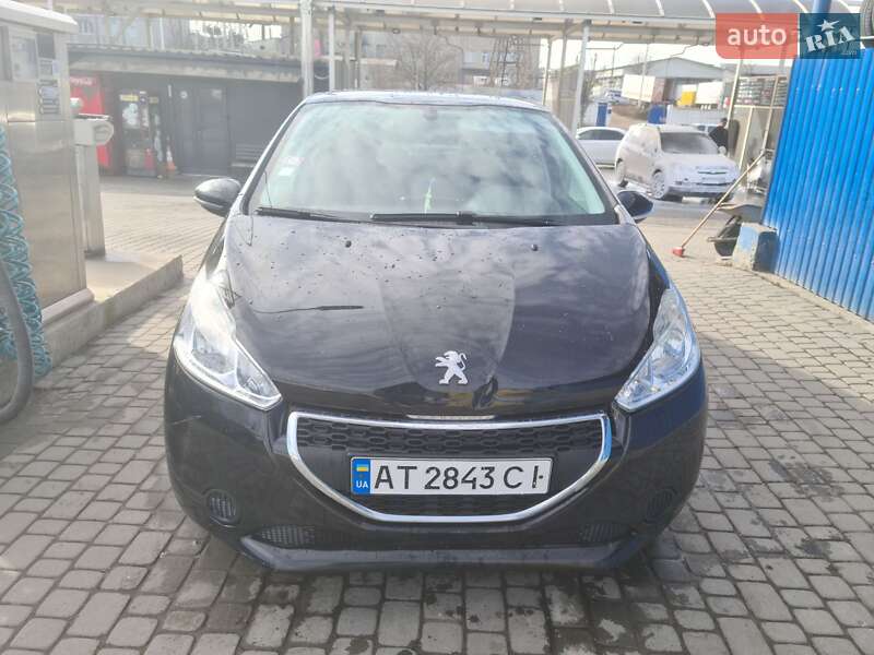 Хэтчбек Peugeot 208 2013 в Ивано-Франковске