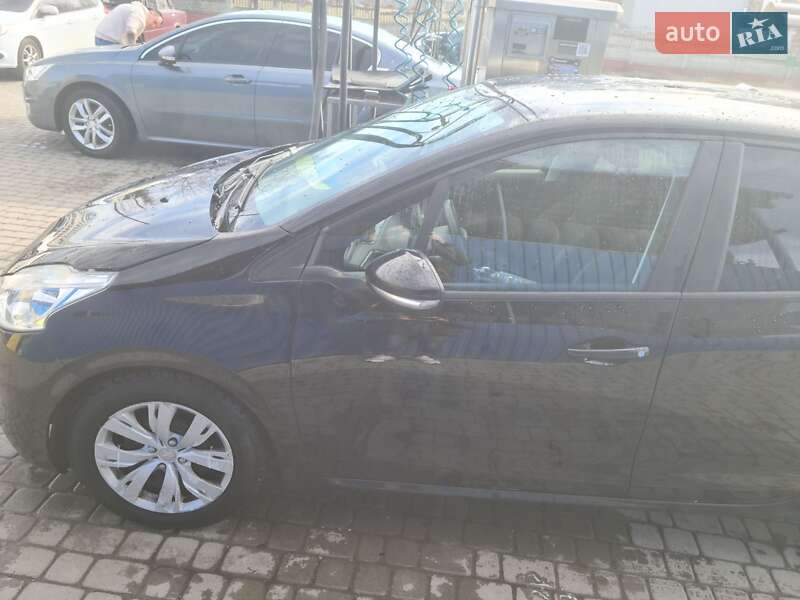 Хэтчбек Peugeot 208 2013 в Ивано-Франковске