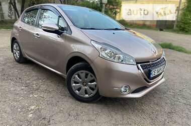 Хетчбек Peugeot 208 2014 в Чернівцях