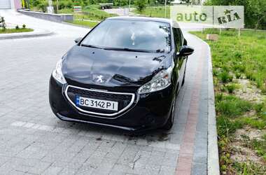 Хетчбек Peugeot 208 2013 в Дрогобичі