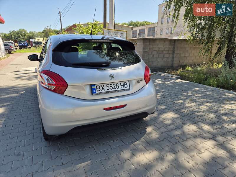 Хэтчбек Peugeot 208 2014 в Киеве