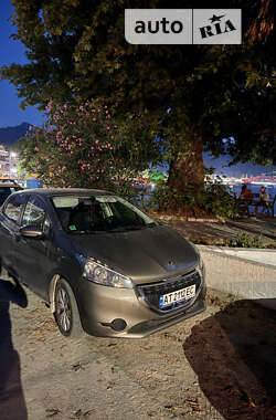 Хетчбек Peugeot 208 2013 в Калуші