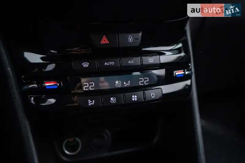 Хетчбек Peugeot 208 2018 в Чернігові