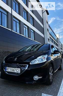 Хэтчбек Peugeot 208 2012 в Ивано-Франковске