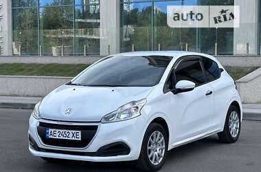 Хэтчбек Peugeot 208 2016 в Днепре