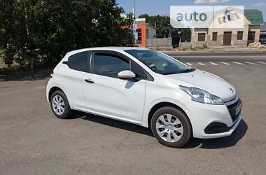 Хэтчбек Peugeot 208 2016 в Вознесенске