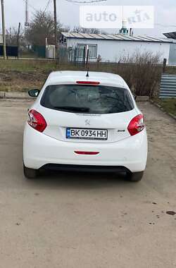 Хэтчбек Peugeot 208 2013 в Теофиполе