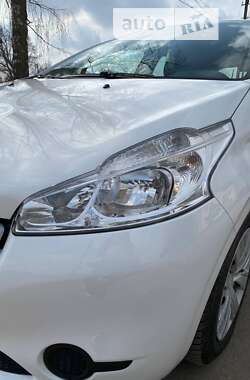 Хэтчбек Peugeot 208 2013 в Теофиполе