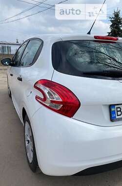 Хэтчбек Peugeot 208 2013 в Теофиполе