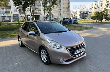 Хетчбек Peugeot 208 2014 в Києві