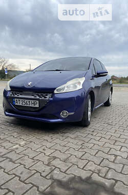 Хетчбек Peugeot 208 2012 в Надвірній