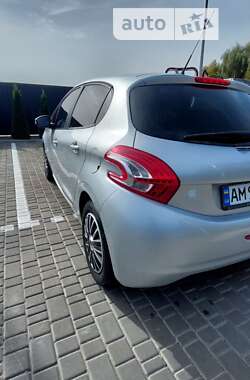 Хетчбек Peugeot 208 2015 в Звягелі