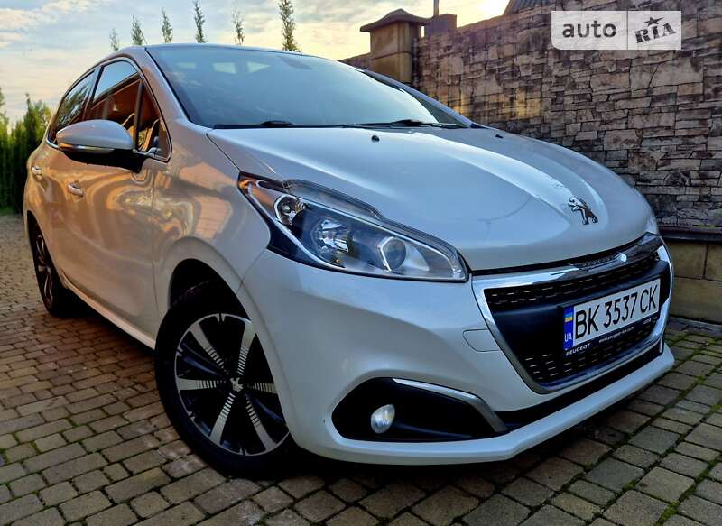 Хетчбек Peugeot 208 2016 в Рівному