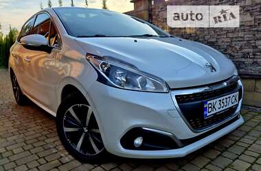 Хетчбек Peugeot 208 2016 в Рівному