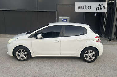 Хетчбек Peugeot 208 2013 в Києві