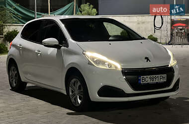 Хэтчбек Peugeot 208 2015 в Львове