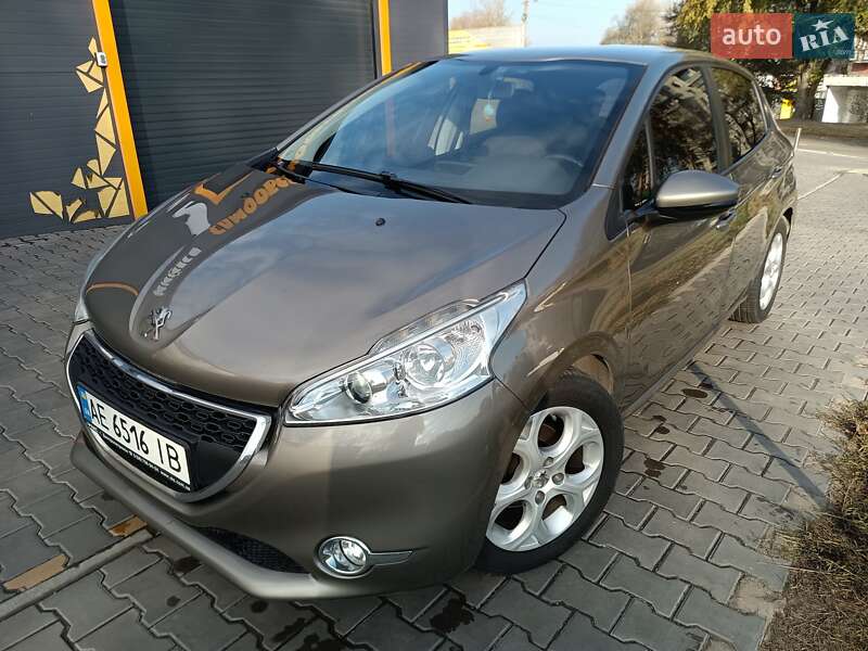 Хетчбек Peugeot 208 2013 в Кам'янському