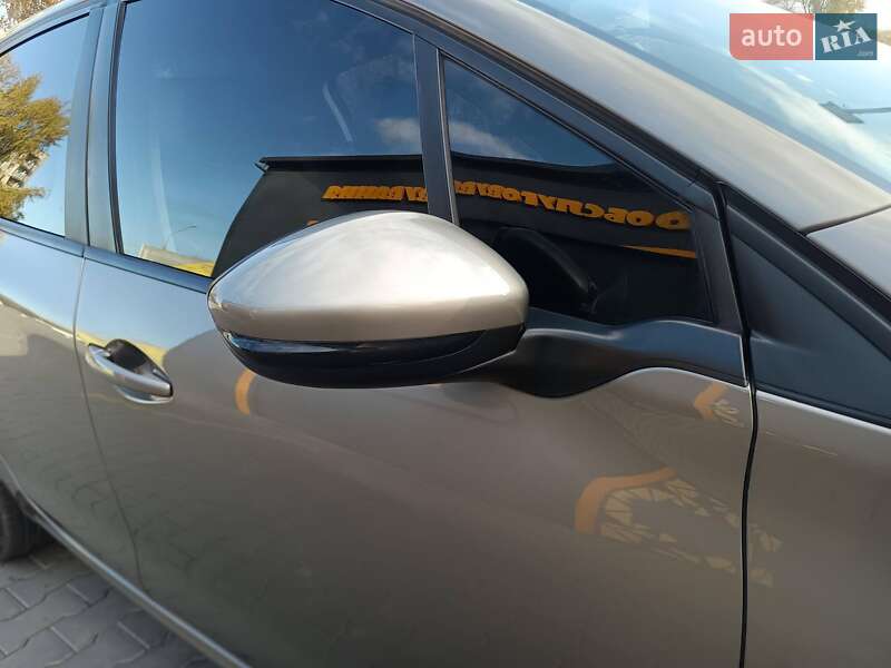 Хетчбек Peugeot 208 2013 в Кам'янському