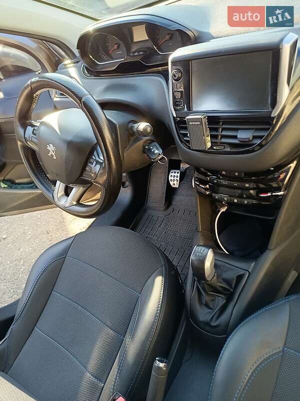 Хетчбек Peugeot 208 2013 в Кам'янському