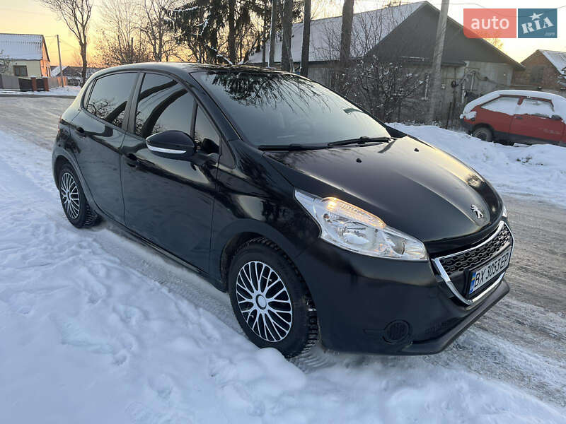 Хэтчбек Peugeot 208 2013 в Теофиполе