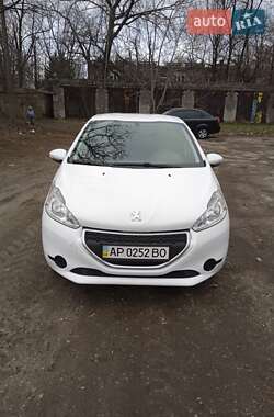 Хетчбек Peugeot 208 2013 в Запоріжжі