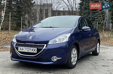 Хетчбек Peugeot 208 2013 в Дніпрі