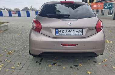 Хетчбек Peugeot 208 2014 в Чемерівцях