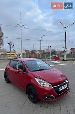 Хетчбек Peugeot 208 2016 в Запоріжжі