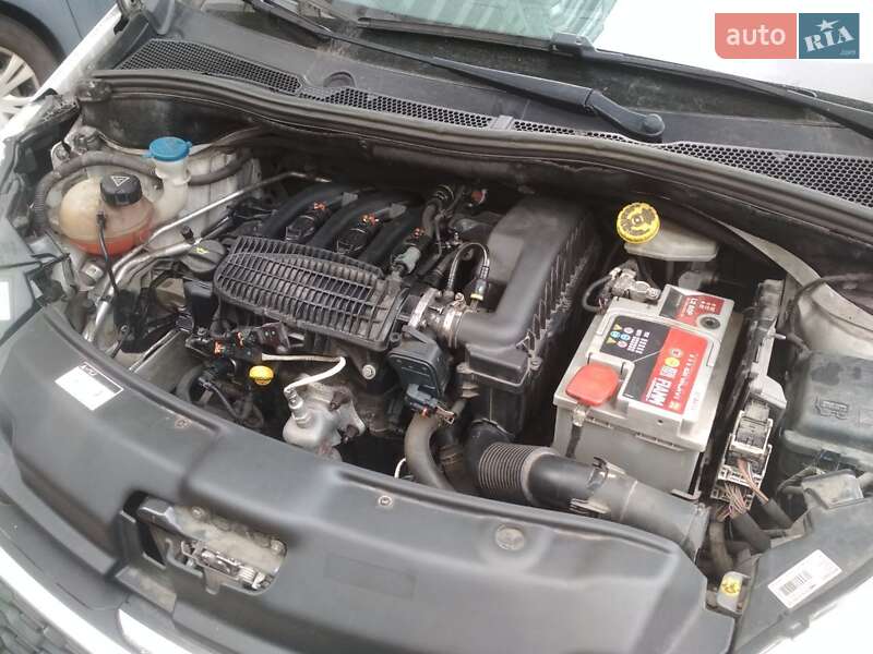 Хетчбек Peugeot 208 2013 в Києві