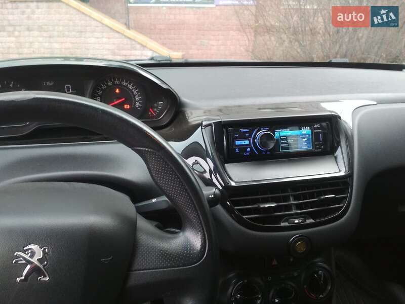 Хетчбек Peugeot 208 2013 в Києві