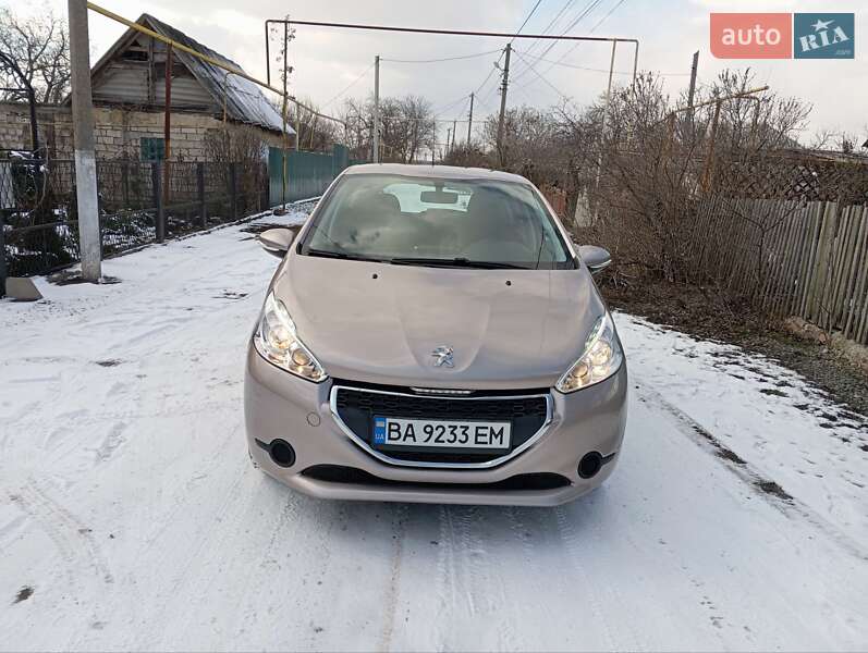 Хетчбек Peugeot 208 2013 в Любашівці